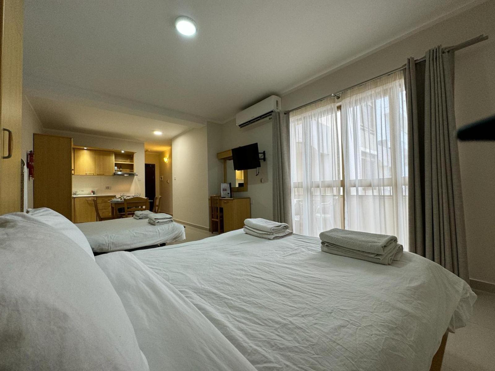 The Triton St. Paul's Bay Exterior foto